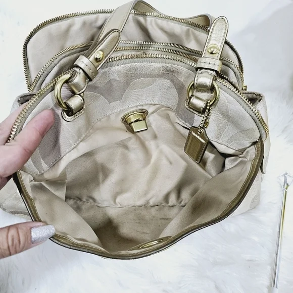 Coach Penelope signature satchel handbag cream and gold - Picture 11 of 11